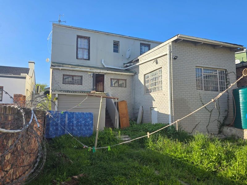 6 Bedroom Historical Home with Endless Potential in Grahamstown - Photo 7