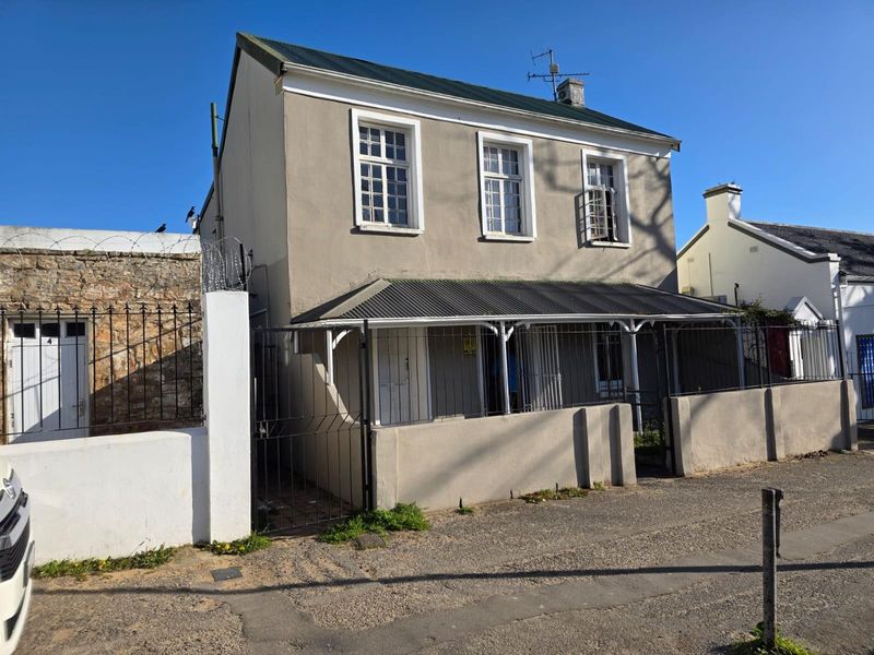 6 Bedroom Historical Home with Endless Potential in Grahamstown - Photo 4