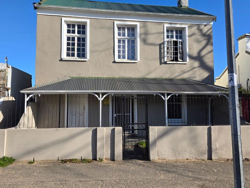 6 Bedroom Historical Home with Endless Potential in Grahamstown - Photo 2