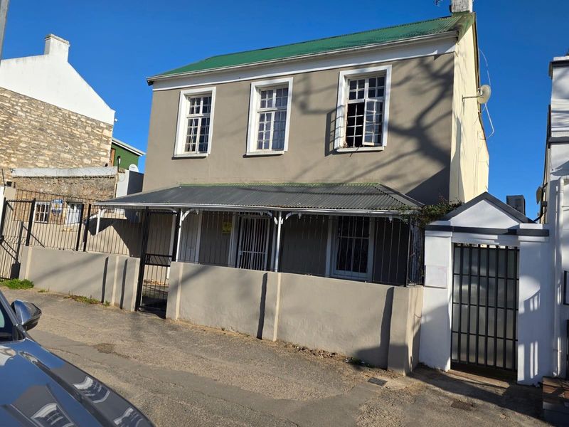 6 Bedroom Historical Home with Endless Potential in Grahamstown - Photo 5