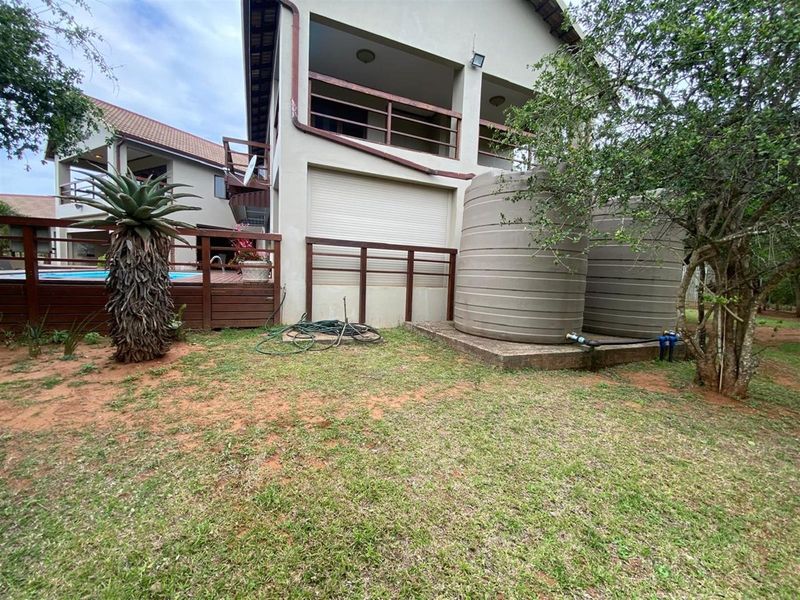 Luxurious Fully Equipped walk in Lodge Hluhluwe KwaZulu Natal - Photo 8