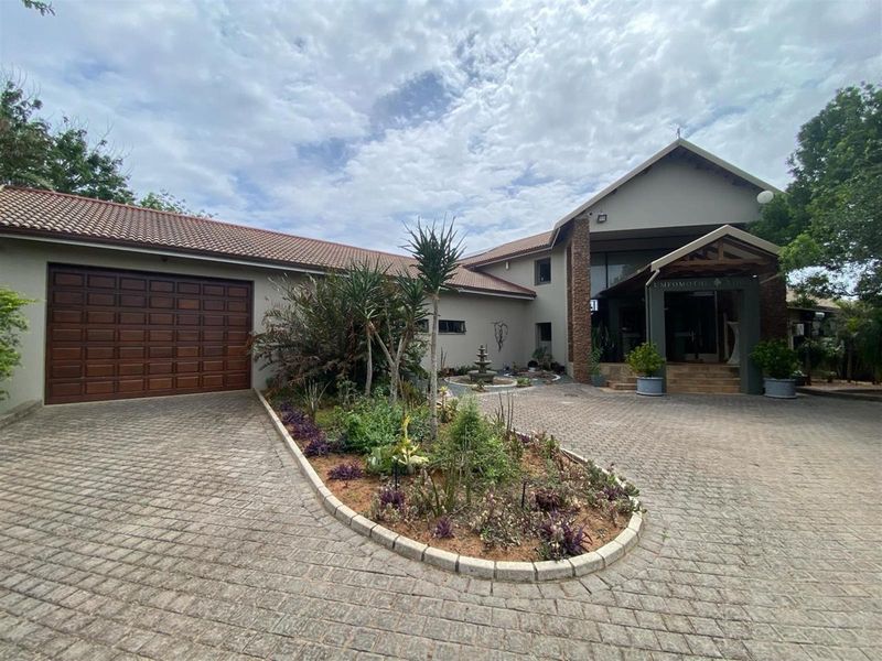 Luxurious Fully Equipped walk in Lodge Hluhluwe KwaZulu Natal - Photo 6