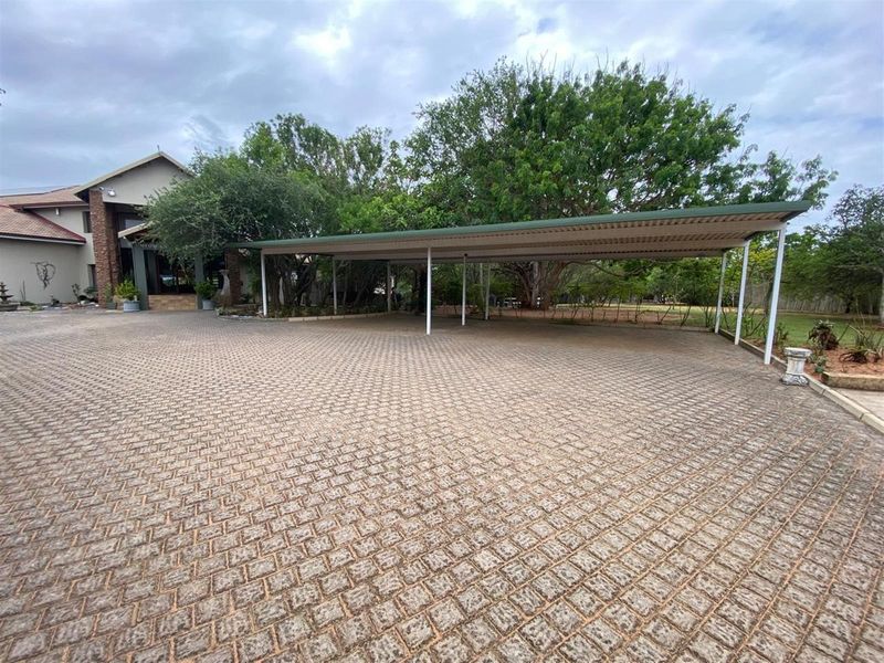 Luxurious Fully Equipped walk in Lodge Hluhluwe KwaZulu Natal - Photo 7