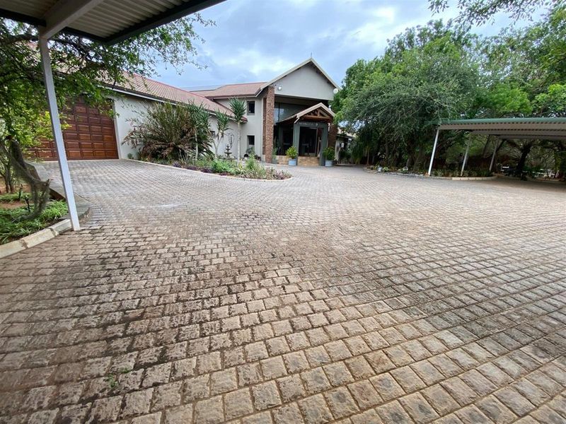 Luxurious Fully Equipped walk in Lodge Hluhluwe KwaZulu Natal - Photo 4
