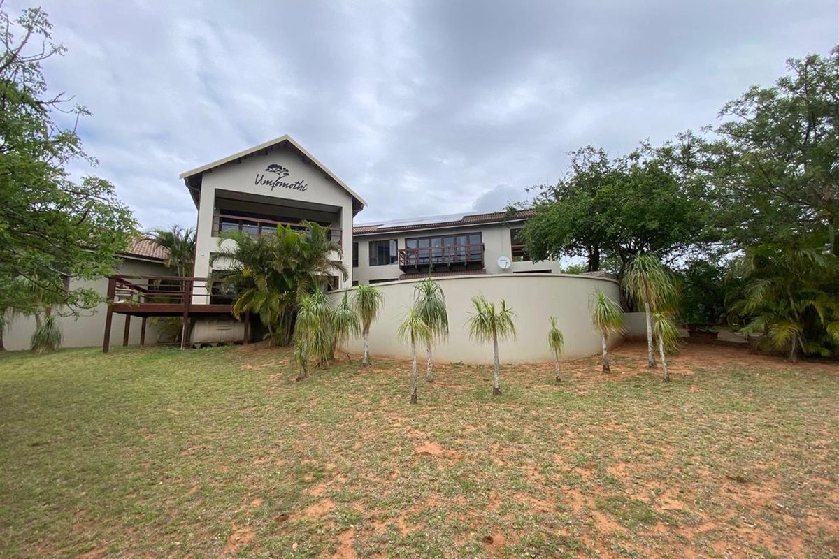 Luxurious Fully Equipped walk in Lodge Hluhluwe KwaZulu Natal - Photo 2