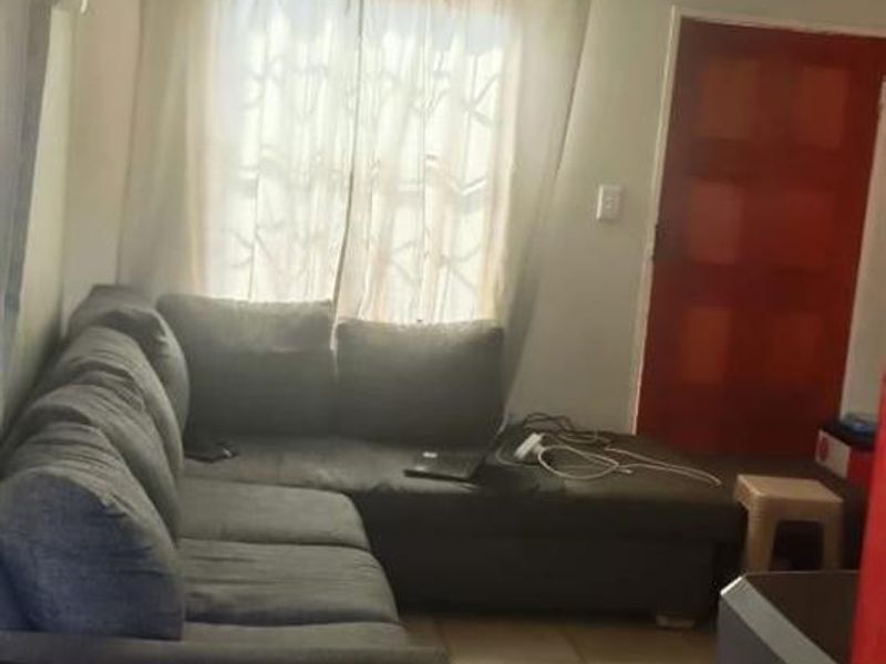 2 Bedroom House For Sale in Lehae, Johannesburg - Photo 3