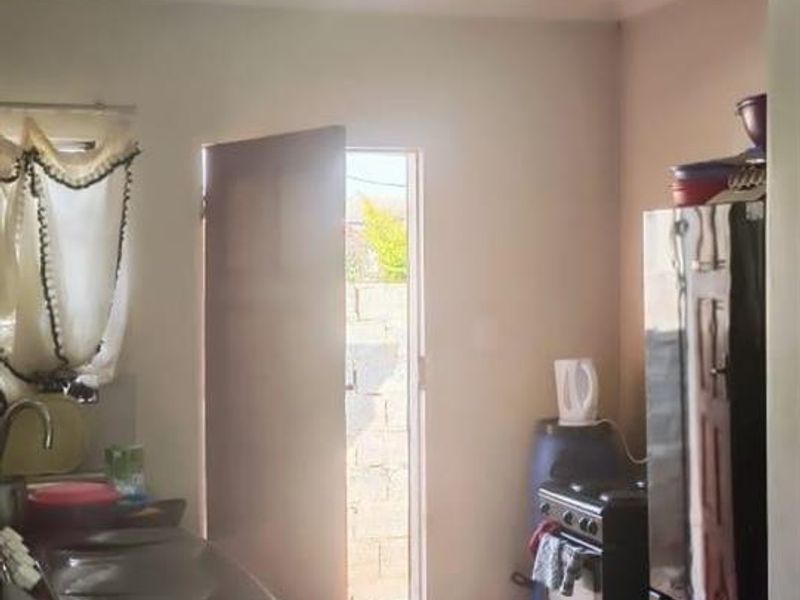 2 Bedroom House For Sale in Lehae, Johannesburg - Photo 5