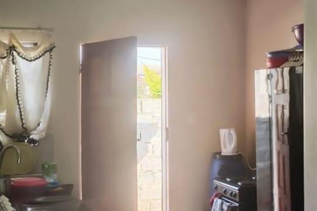 2 Bedroom House For Sale in Lehae, Johannesburg - Photo 5