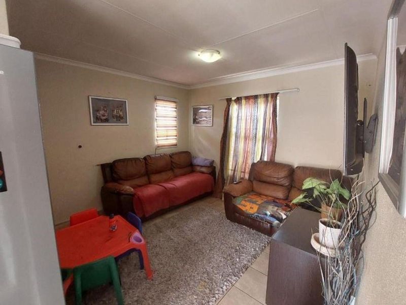 3 bed 1 bath separate toilet house - Photo 6