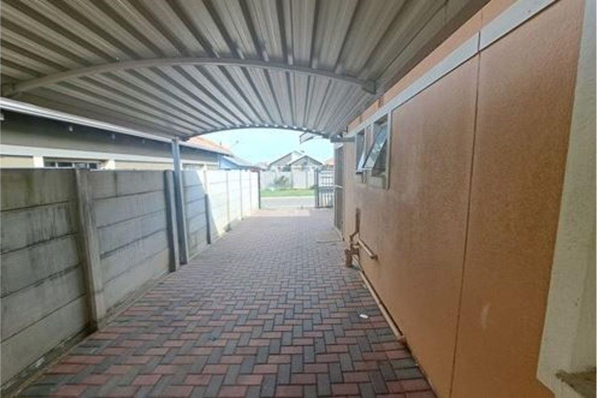 3 bed 1 bath separate toilet house - Photo 3