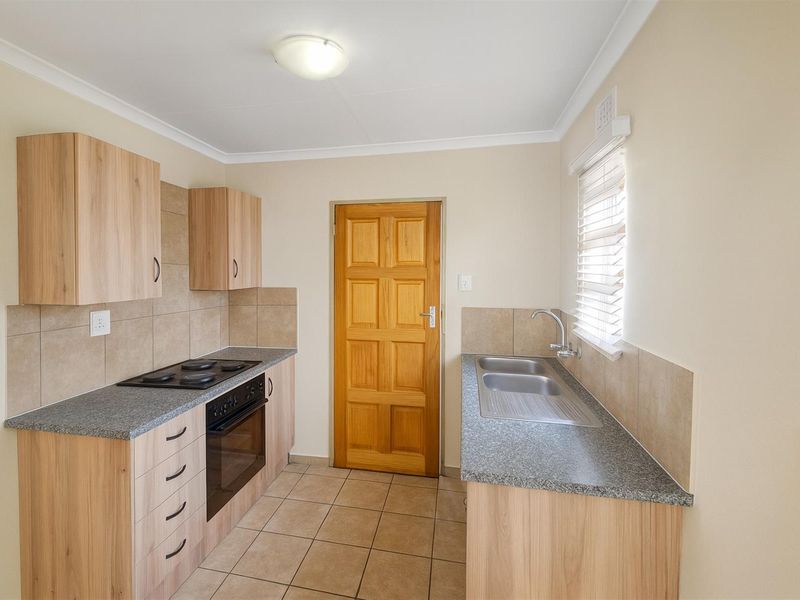 3 bed 1 bath separate toilet house - Photo 2