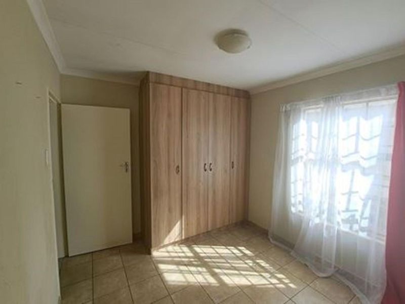 3 bed 1 bath separate toilet house - Photo 10