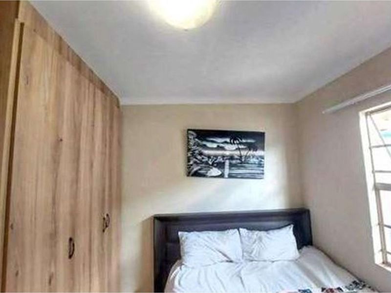 3 bed 1 bath separate toilet house - Photo 8