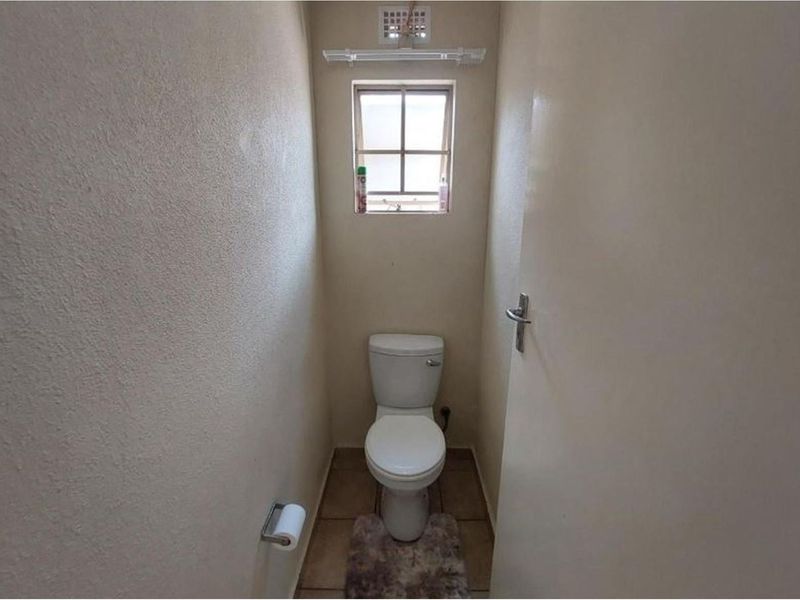3 bed 1 bath separate toilet house - Photo 5