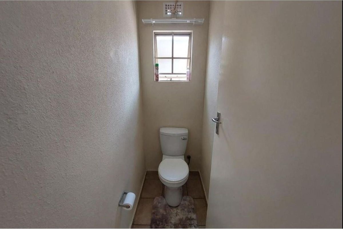 3 bed 1 bath separate toilet house - Photo 5