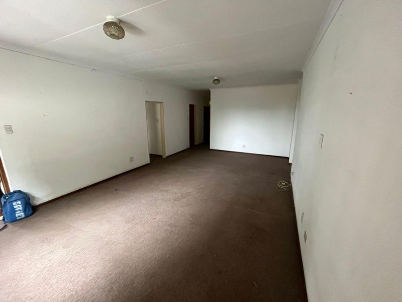 Townhouse For Sale in Newcastle, KwaZulu Natal - Photo 6
