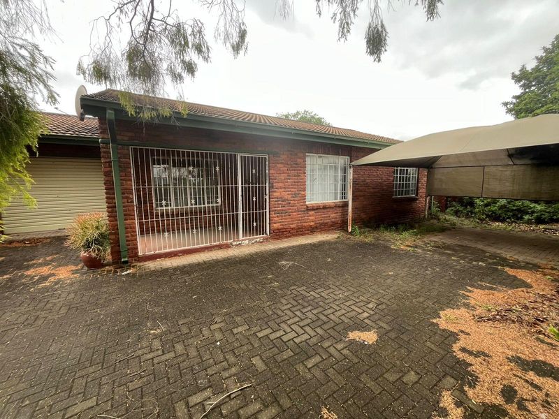Townhouse For Sale in Newcastle, KwaZulu Natal - Photo 2