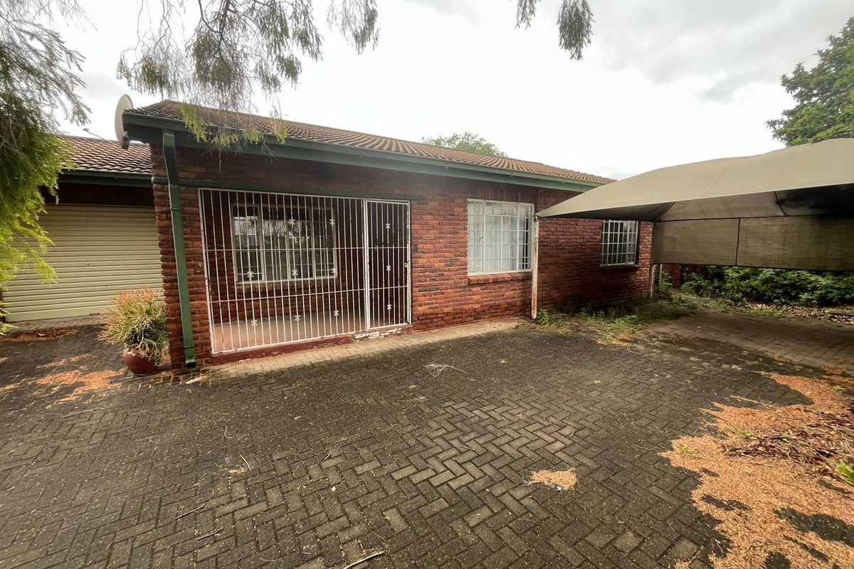 Townhouse For Sale in Newcastle, KwaZulu Natal - Photo 2