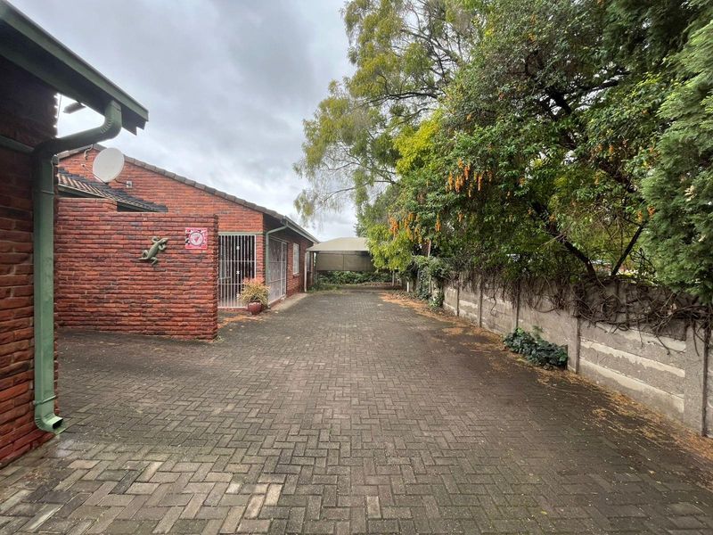 Townhouse For Sale in Newcastle, KwaZulu Natal - Photo 3