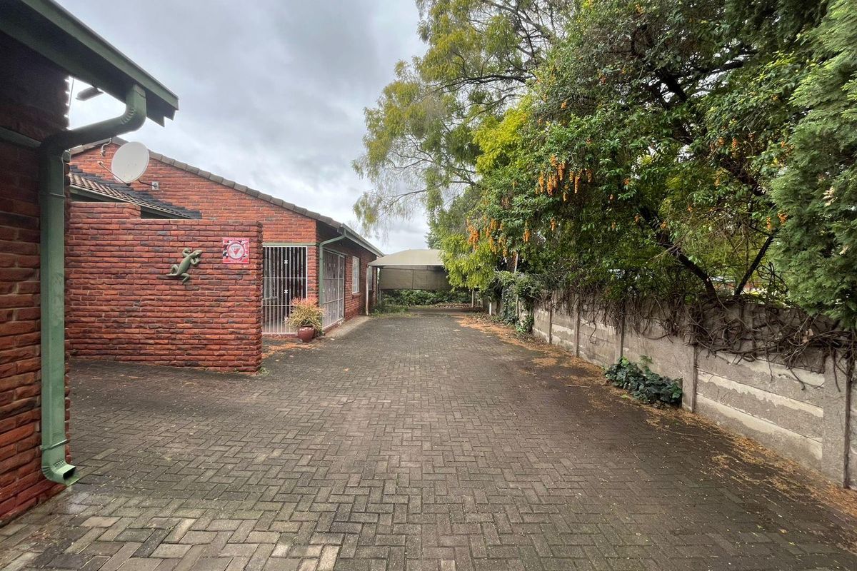Townhouse For Sale in Newcastle, KwaZulu Natal - Photo 3