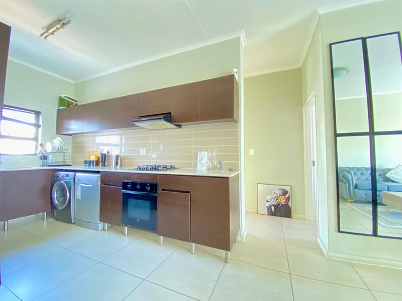2 bedroomed apartment for sale in Greenstone Hill - Photo 3