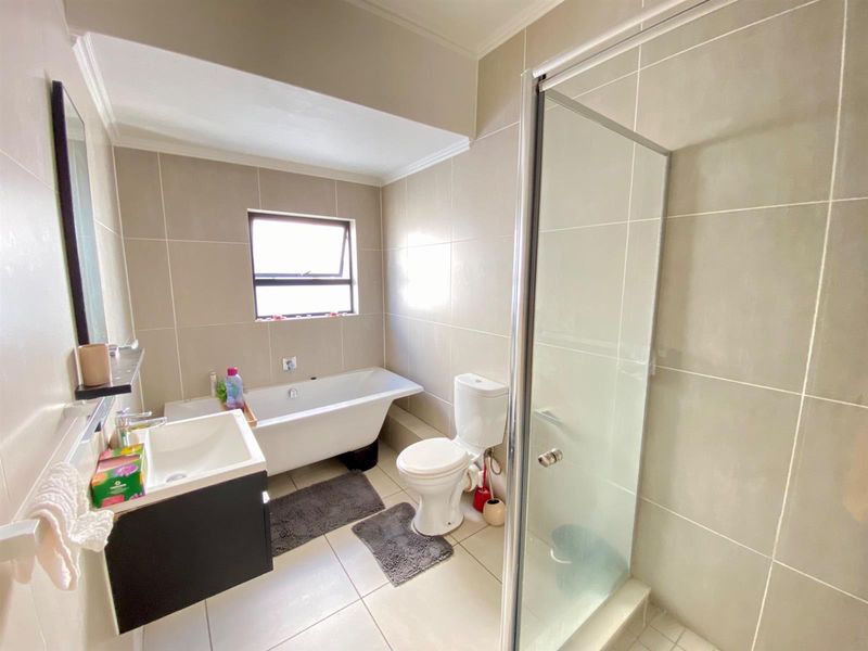 2 bedroomed apartment for sale in Greenstone Hill - Photo 10