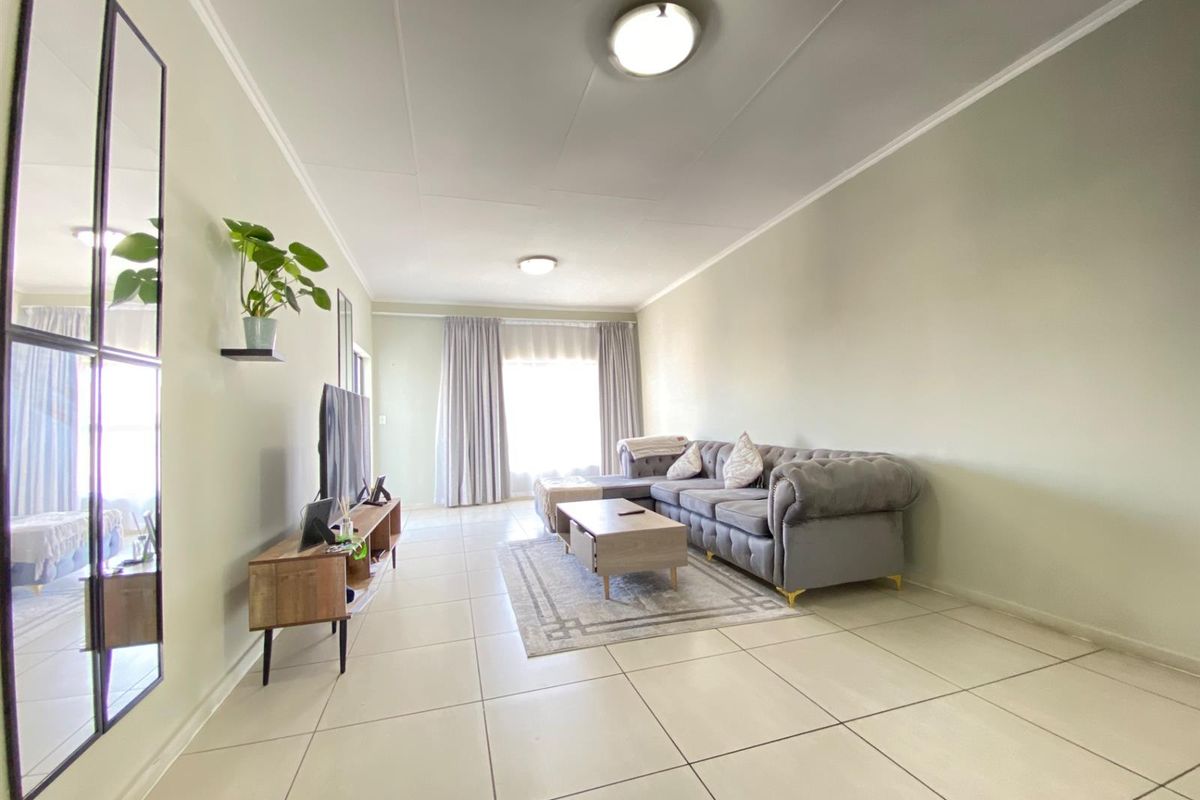 2 bedroomed apartment for sale in Greenstone Hill - Photo 2