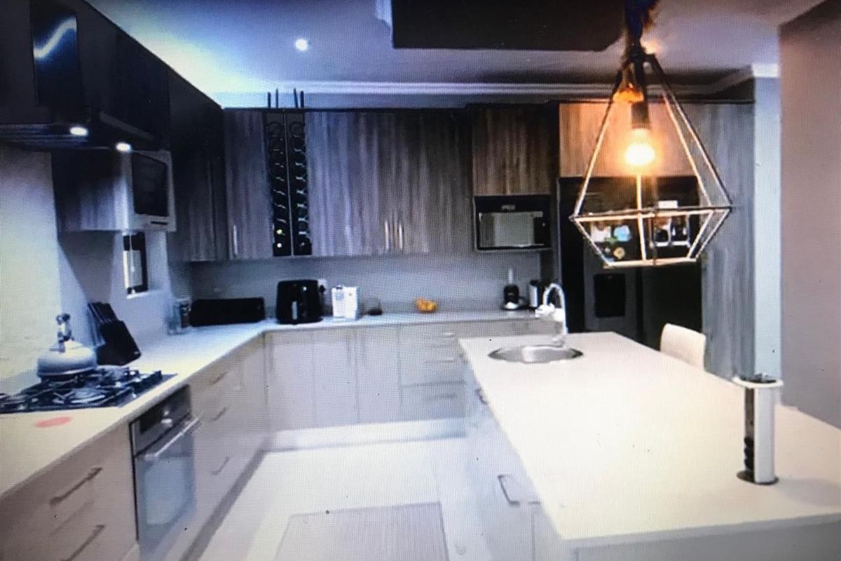 Complex For Sale in Bryanston East, Sandton - Photo 3