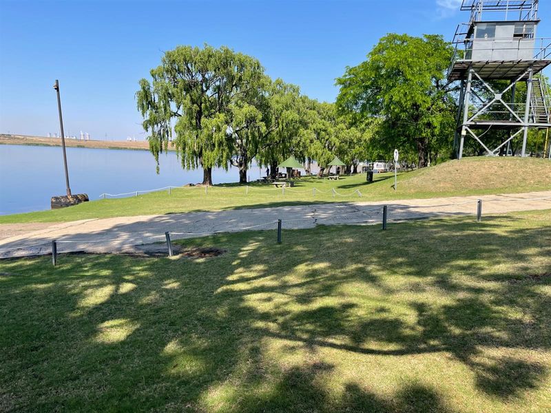 Holiday or Retirement Home in Ruitspruit Dam - Photo 9