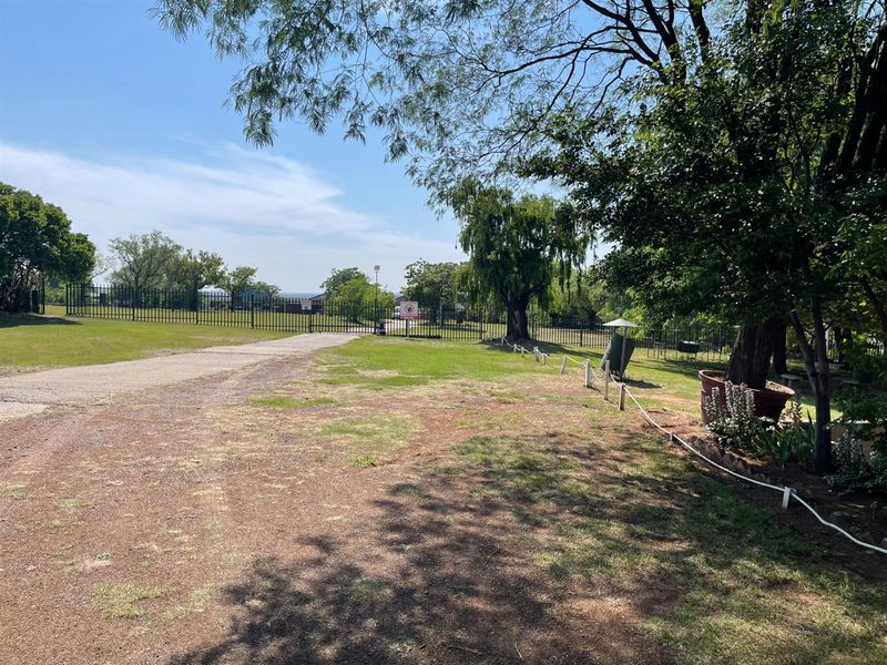 Holiday or Retirement Home in Ruitspruit Dam - Photo 8