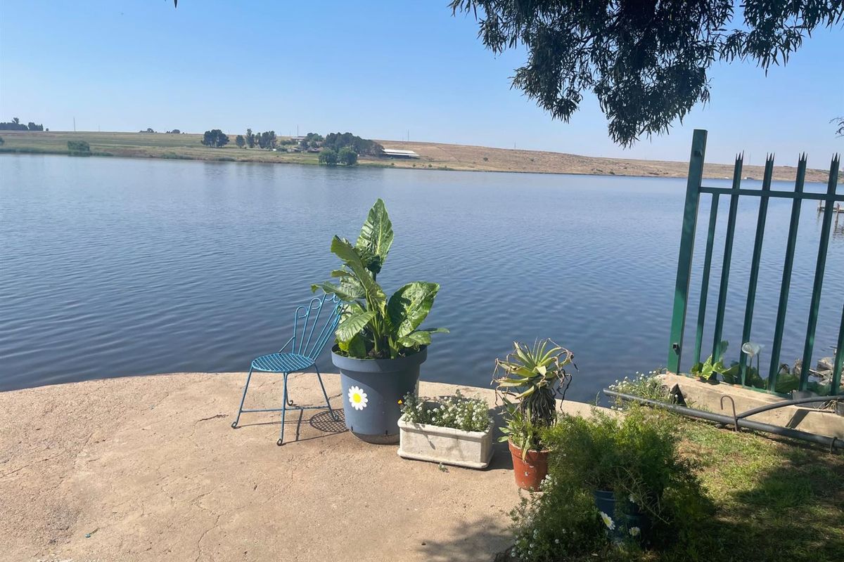 Holiday or Retirement Home in Ruitspruit Dam - Photo 3