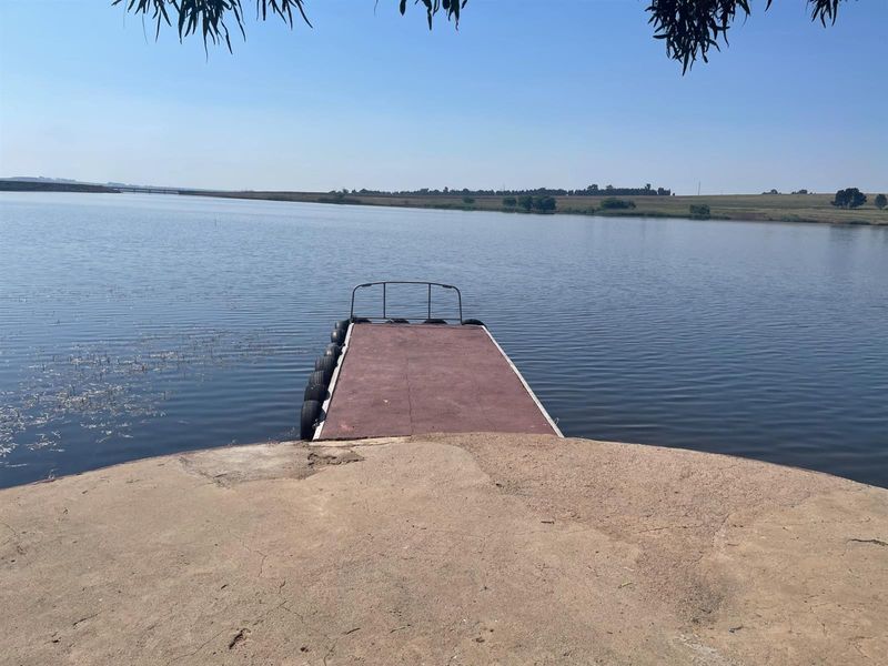 Holiday or Retirement Home in Ruitspruit Dam - Photo 2