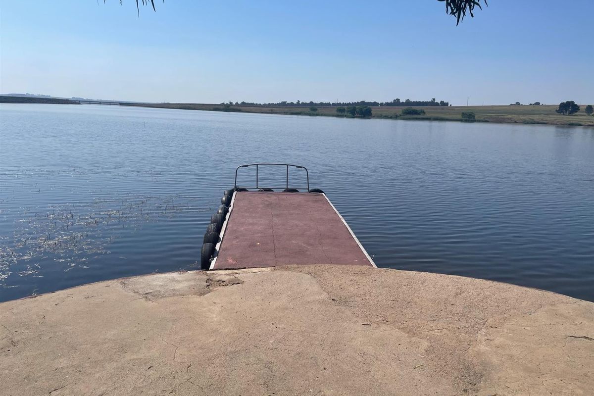 Holiday or Retirement Home in Ruitspruit Dam - Photo 2