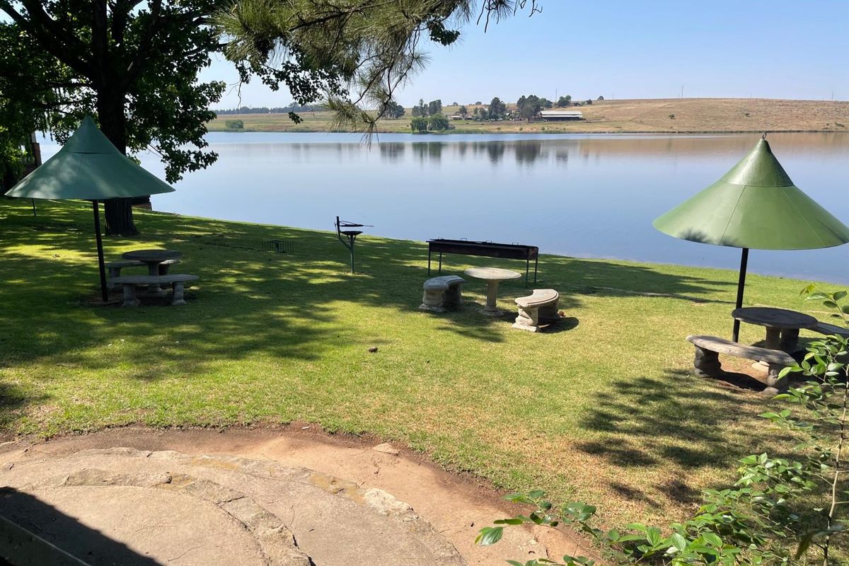 Holiday or Retirement Home in Ruitspruit Dam - Photo 5