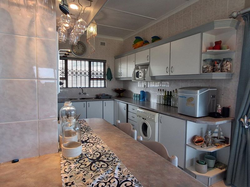 2 Bedroom Apartment For Sale in Manaba Beach - Photo 9