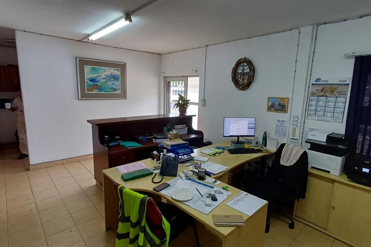 2 Identical Warehouses in 1 park for sale on Durban south coast. - Photo 3