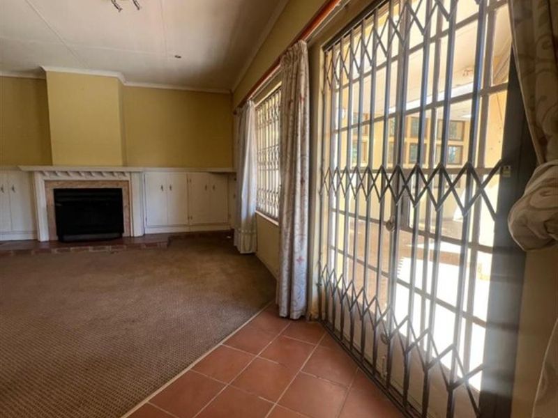 3-Bedroom Family Home with Endless Potential in Bedfordview - Photo 10