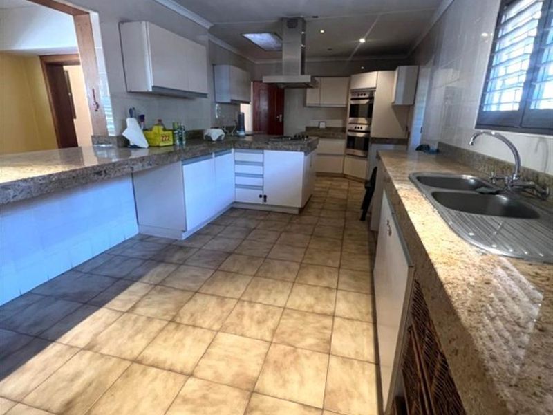 3-Bedroom Family Home with Endless Potential in Bedfordview - Photo 3