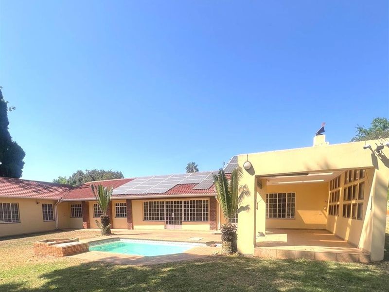 3-Bedroom Family Home with Endless Potential in Bedfordview - Photo 2