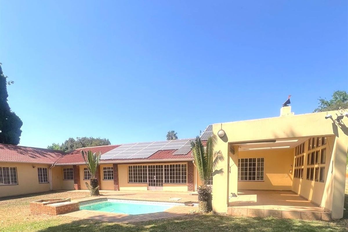 3-Bedroom Family Home with Endless Potential in Bedfordview - Photo 2