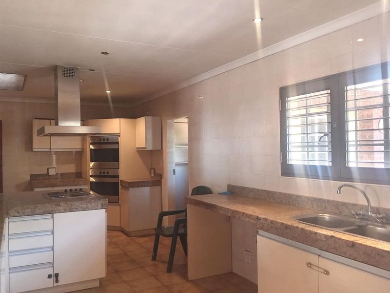 3-Bedroom Family Home with Endless Potential in Bedfordview - Photo 4