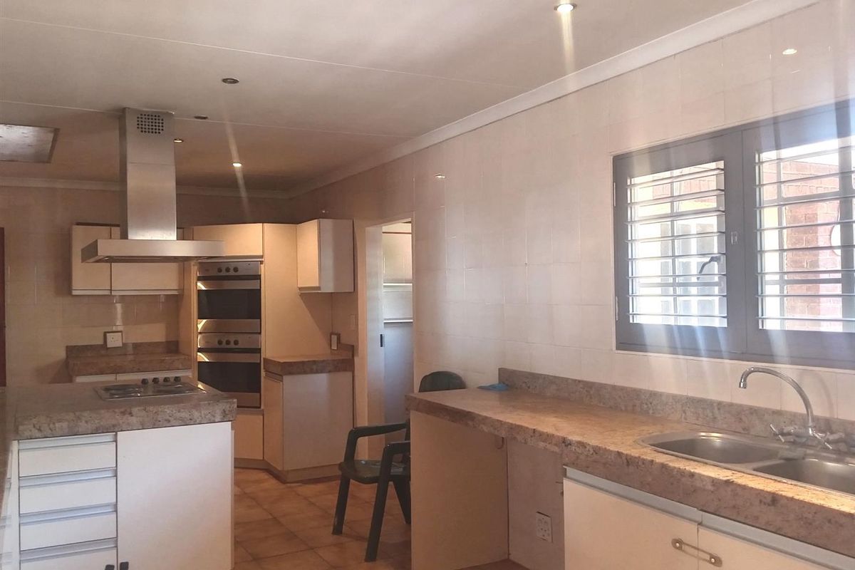 3-Bedroom Family Home with Endless Potential in Bedfordview - Photo 4