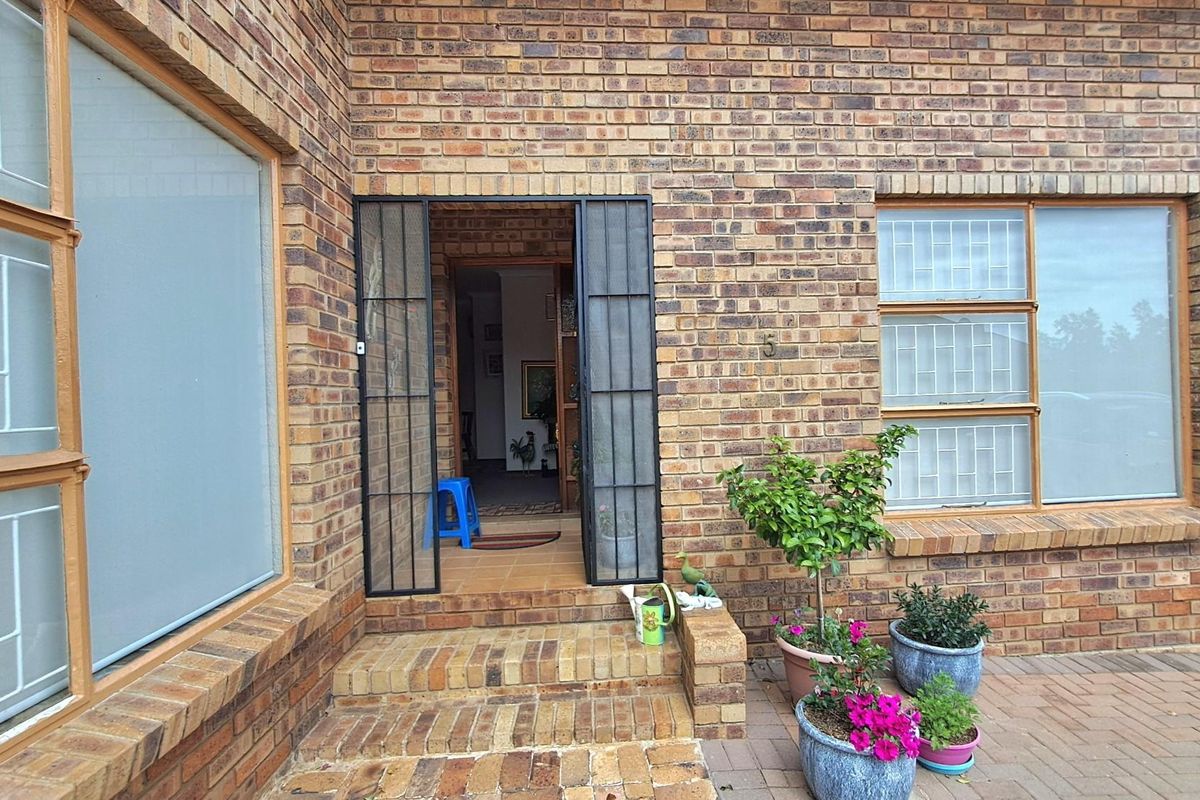 3 Bedroom Townhouse For Sale in Parys - Photo 3