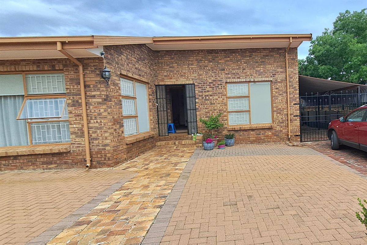 3 Bedroom Townhouse For Sale in Parys - Photo 4