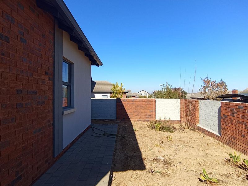 A beautiful with yard 3 Bedroom , 2 Baths The Hudson Estate home for sale near Amberfield College - Photo 6