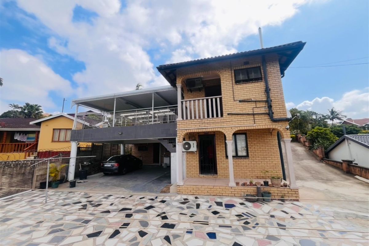 3 bed, 3bathroom, 2 outbuildings R10 000 income - Photo 4