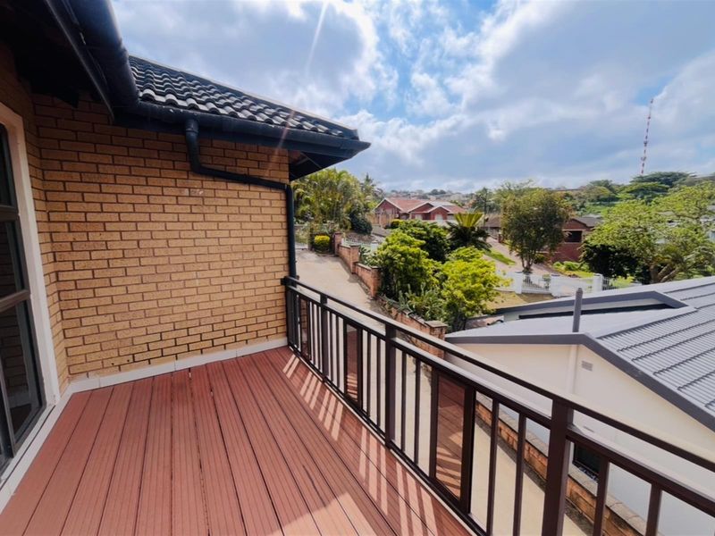 3 bed, 3bathroom, 2 outbuildings R10 000 income - Photo 5