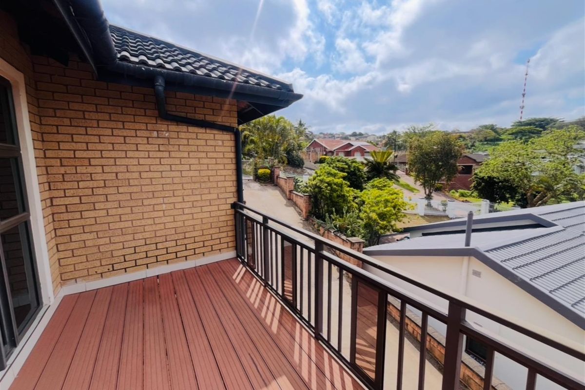3 bed, 3bathroom, 2 outbuildings R10 000 income - Photo 5