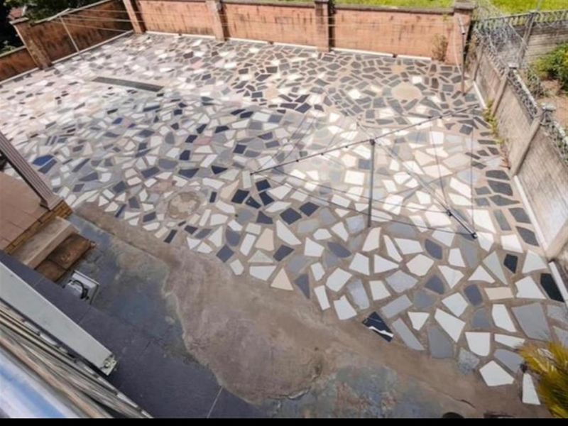 3 bed, 3bathroom, 2 outbuildings R10 000 income - Photo 9