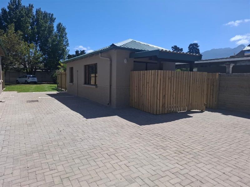 Apartment To Rent in George South George Western Cape - Photo 1